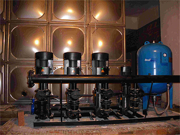 一控四水箱式变频恒压泵