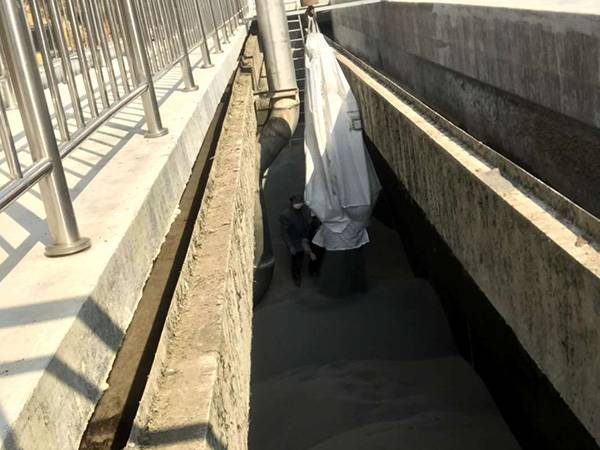 安徽黃山污水廠濾料安裝現場