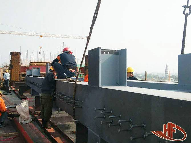石门市民之家“五馆两中心”现场吊装3