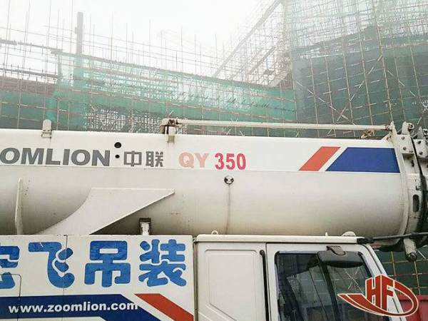 石门市民之家“五馆两中心”第五层吊装
