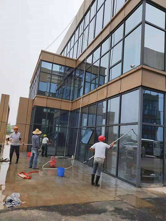汉寿蔬菜产业园完工幕墙清洗