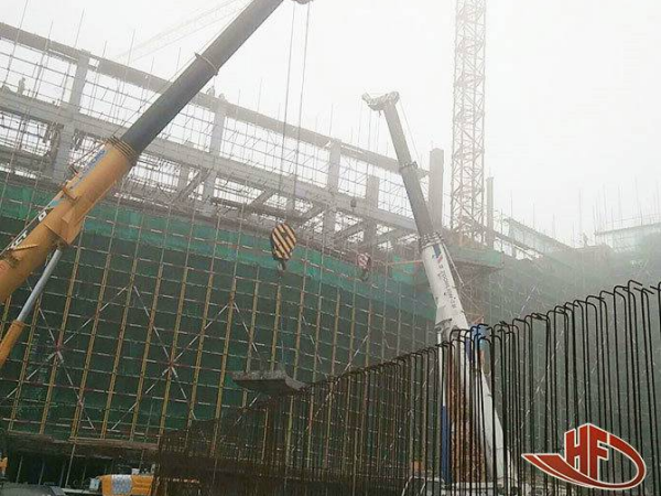 石门市民之家“五馆两中心”第五层吊装