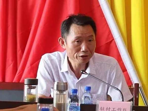 航发重钢代表赴澧县涔南镇曾家河社区参加脱贫攻坚调度会