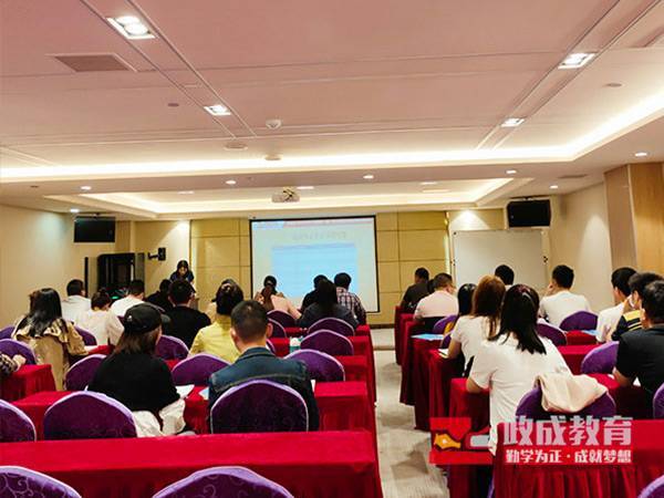 湖南省2020年公務(wù)員考試資格審查與體能測(cè)評(píng)公告