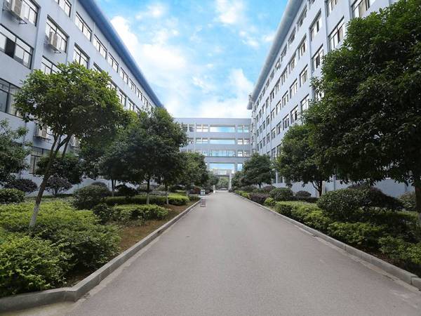 湘潭市工业贸易中等专业学校上《中国教育报》啦！
