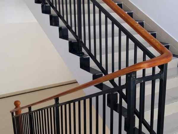 楼梯扶手