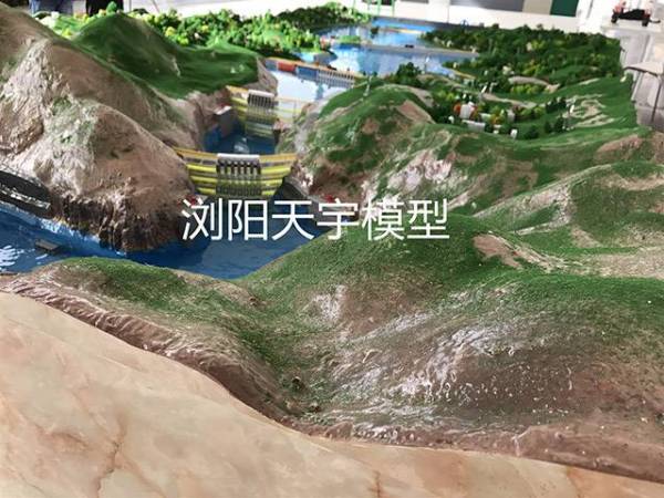 为中国三峡制作长江流域梯级水利枢纽走进央企创新成就展