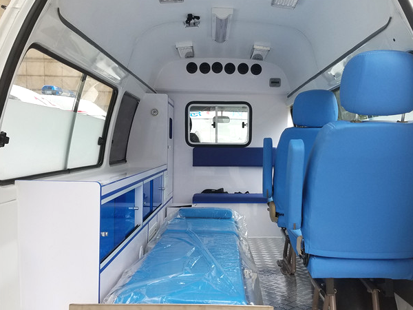 金杯海狮2.0L高顶监护型救护车