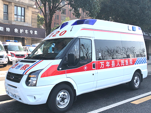 江铃福特新世代全顺短轴中顶柴油监护型救护车
