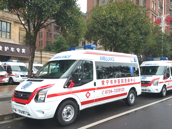 江铃福特新世代全顺V348长轴高顶柴油豪华监护型救护车