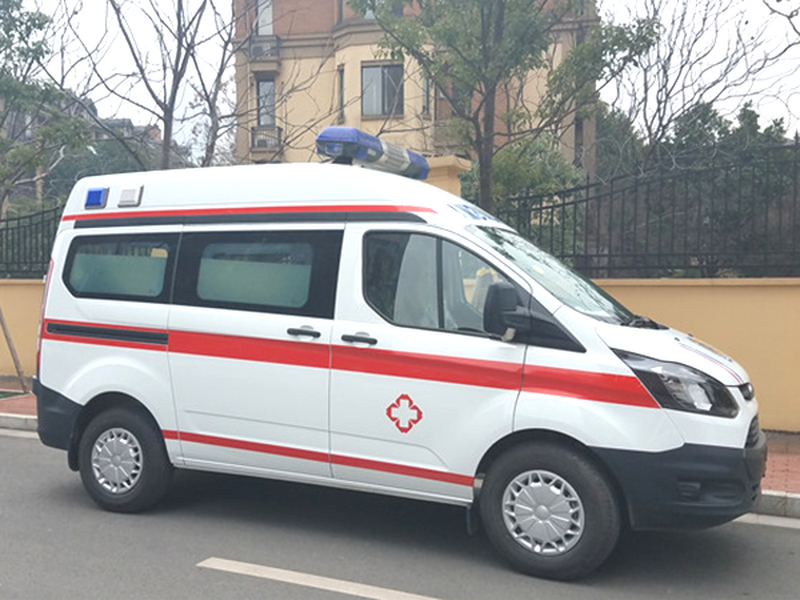 福特新全顺Ⅴ362短轴中顶柴油转运型救护车