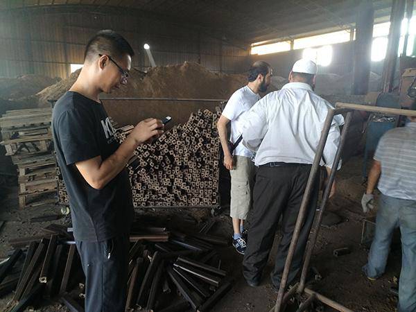 熱烈歡迎科威特客戶來公司采購木炭機設備及