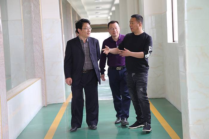 市农发行领导来我司考察工作6