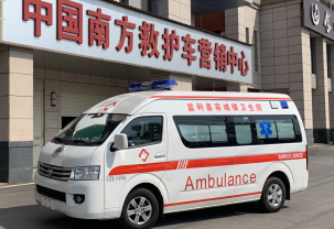 福田G9长轴高顶监护型救护车