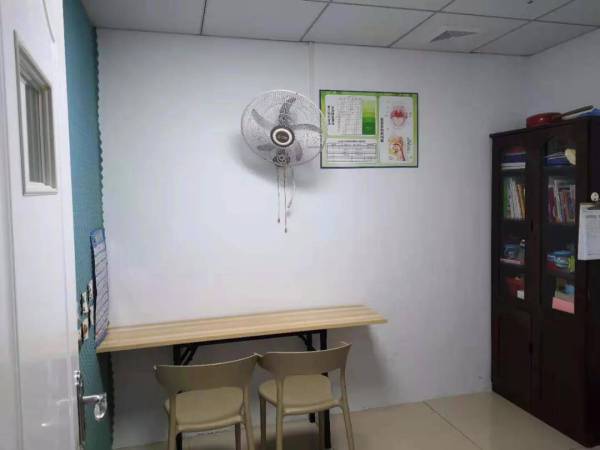 个训教室