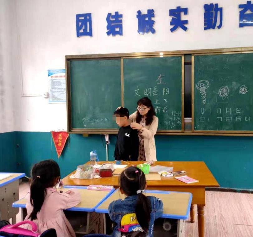 胡 振 东