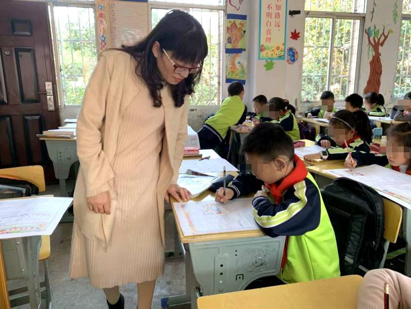 陈 嘉 豪