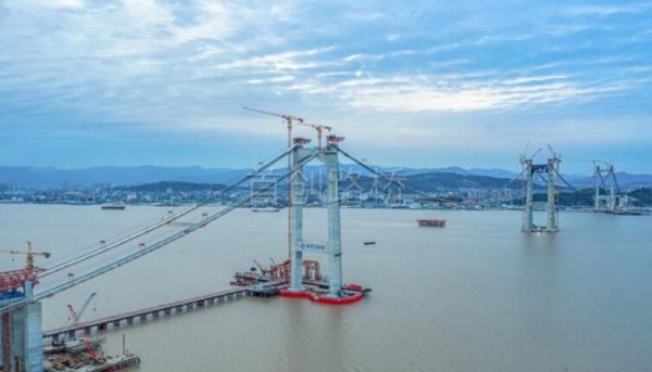 世界首座三塔四跨雙層鋼桁梁懸索橋主纜架設完成