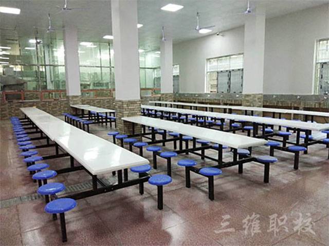 標準學校食堂1