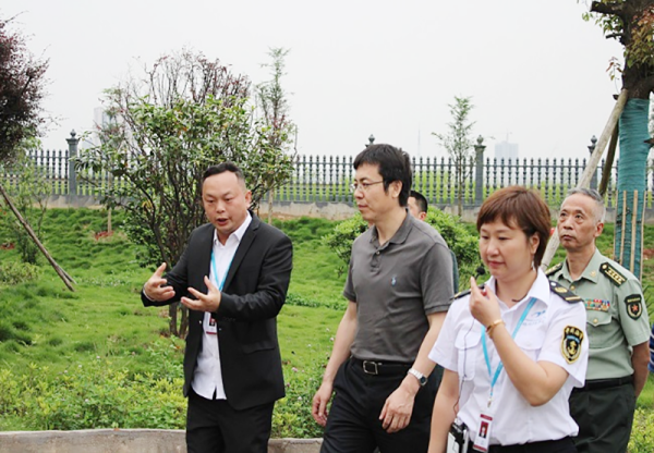 热烈欢迎国家军人事务部退役军人安置司李副司长、市委常委市军分区政委和市军人事务管理局刘局长来我校考察调研！