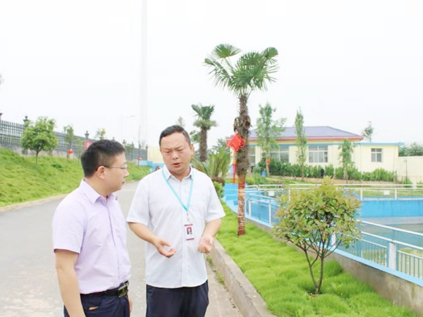 热烈欢迎“全国道德模范”杨怀保先生莅临我校指导工作！