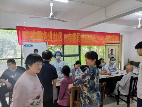 长沙润济医院义诊系列之南庭社区湘府名邸小区义诊