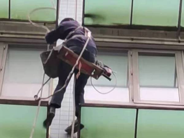 水利厅外墙排水管安装