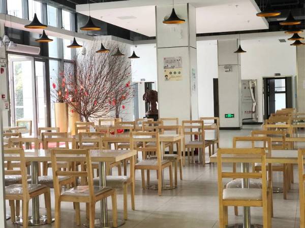 创新898食堂用餐区