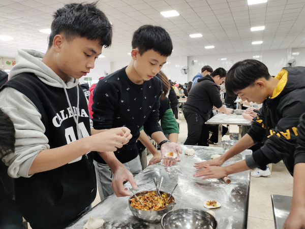 感恩節(jié)包餃子活動