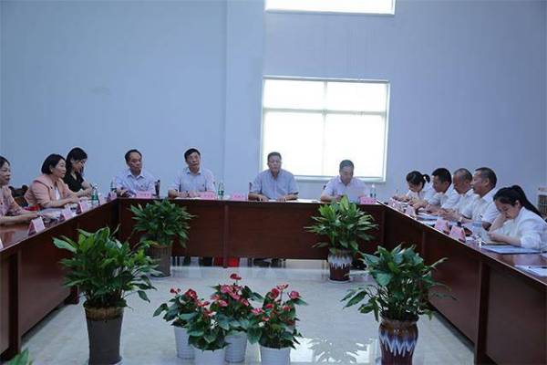 湘潭市市場監督管理局副局長王新平在湖南九華石油科技有限公司調研
