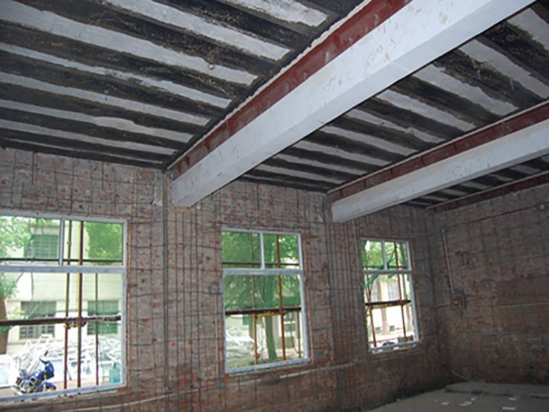 磚墻掛鋼筋網高強砂漿加固、樓板底粘貼碳纖