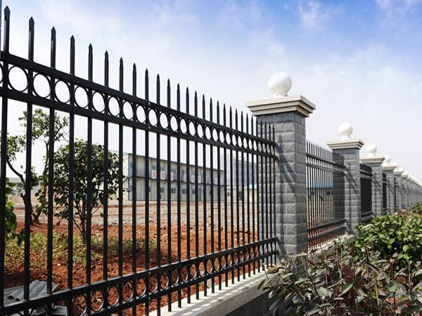 湖南立坤金属科技有限公司_市政工程_阳台栏杆_楼梯扶手_锌钢围栏