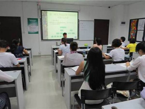 红网：中医专家当街义诊 国粹中医走进长沙社区