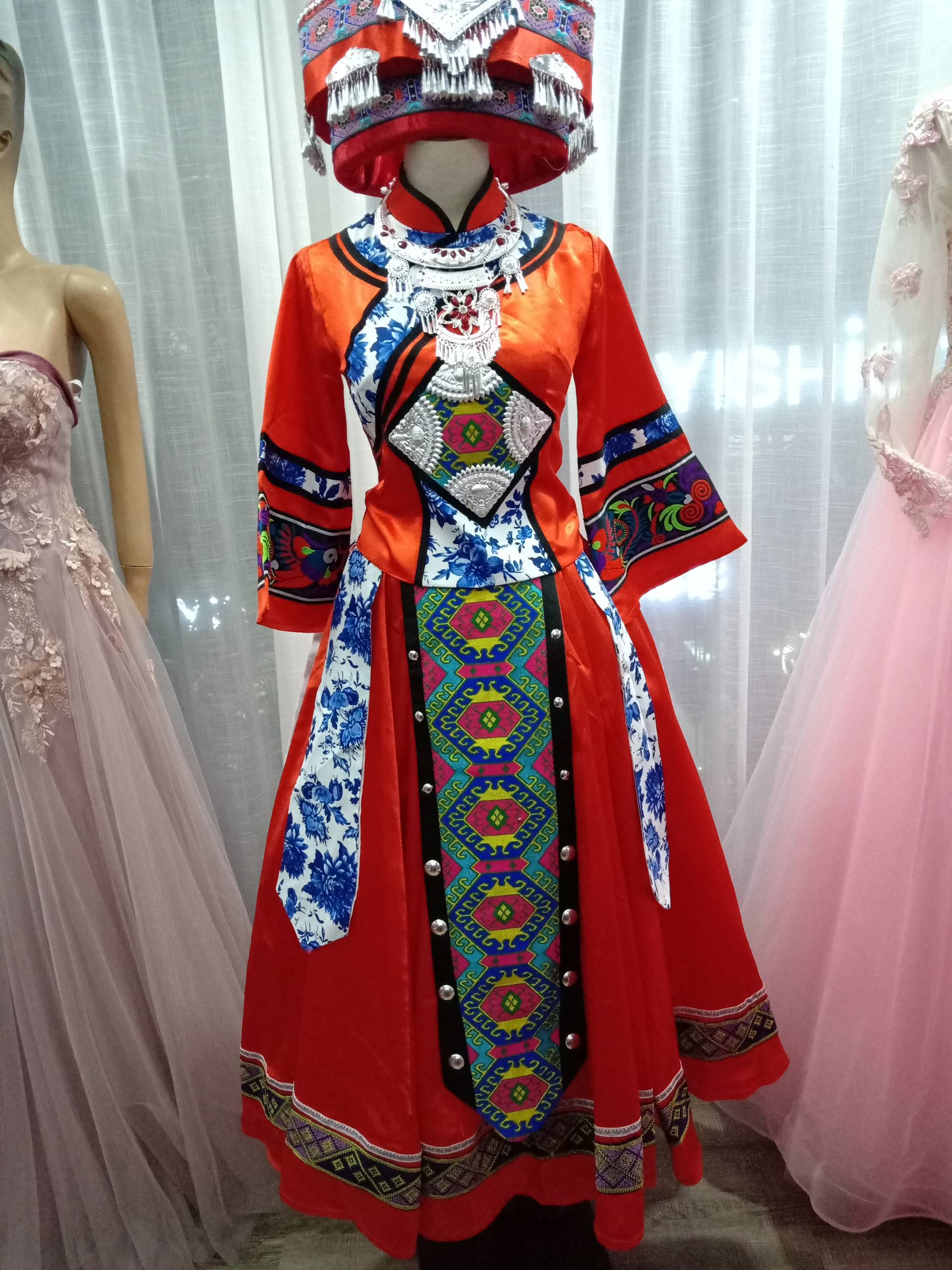 新疆   哈薩克族舞蹈服