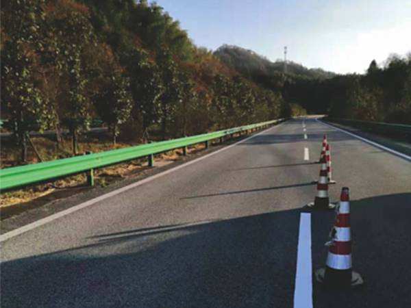 热熔抗裂型路面标线涂料介绍