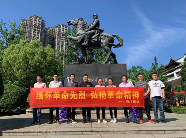 走进红色文化，传承文化内涵