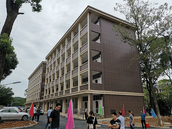 （1）蔡家岗中学
