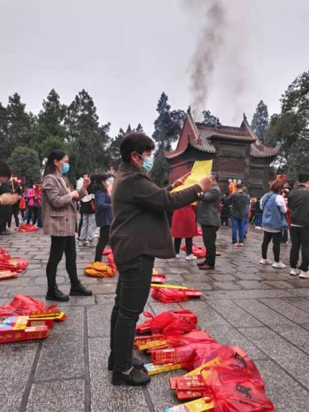 南岳衡山烧香先去大庙还是先去祝融峰，有什么讲究吗