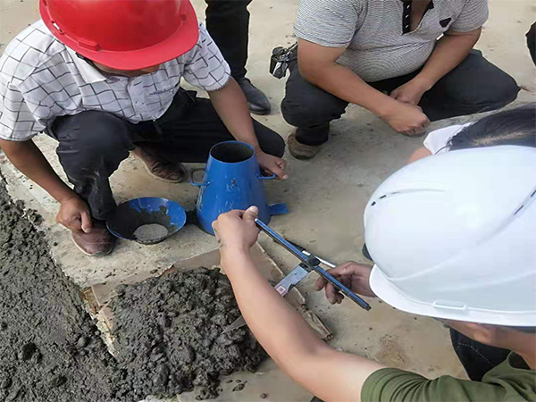 坍落度测量现场照片图片