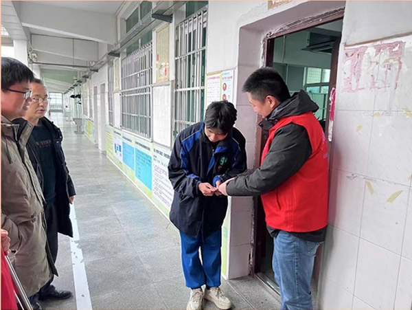 DX愛心委員會走訪慰問送溫情，精準幫扶暖人心