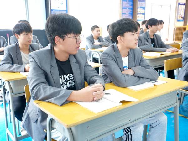 教育部：職業(yè)教育與普通教育同等重要！5月1日起施行