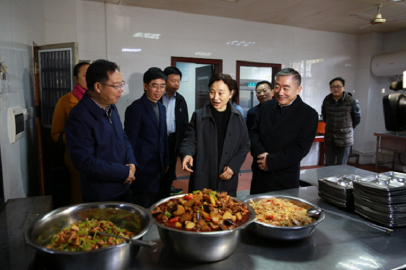 省政协主席李微微调研长沙中小学学生食堂，民进会员积极建言献策