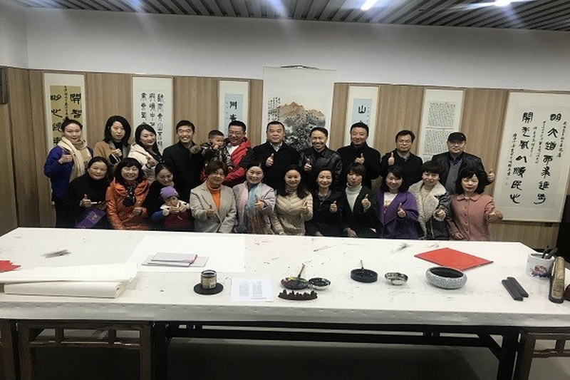综合总支组织开展庆祝三八妇女节活动