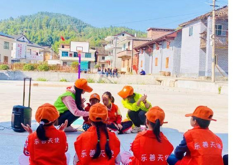 “学习雷锋精神，情暖留守儿童” ——民进岳麓区工委二支部会员积极参与学雷锋活动