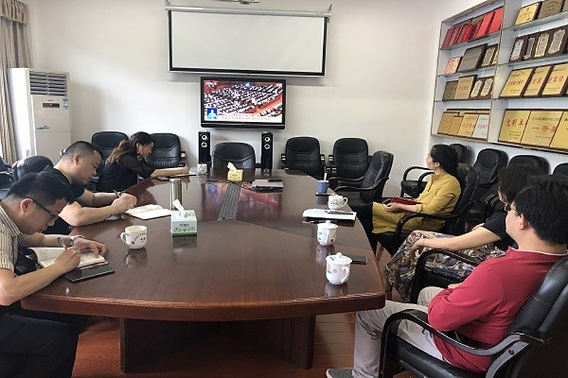 民进长沙市委会组织机关干部收看全国两会开幕会