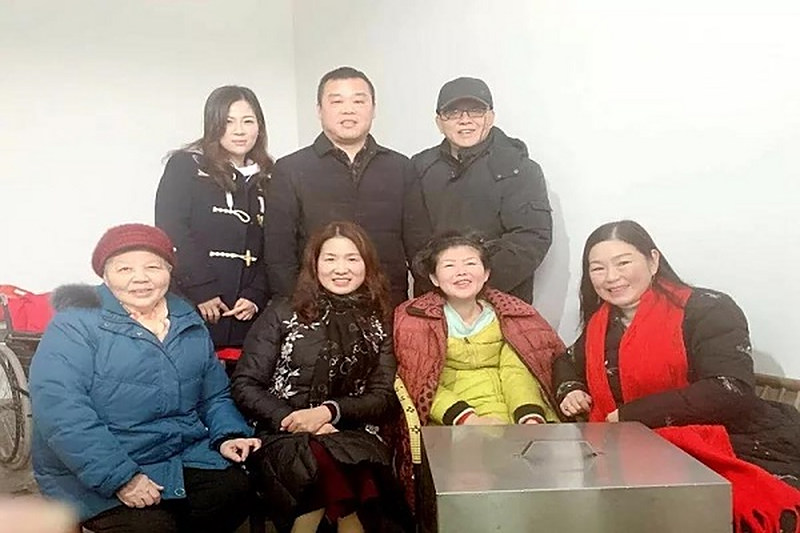 顶风踏雪只为你——李素娥赴平江看望慰问会员