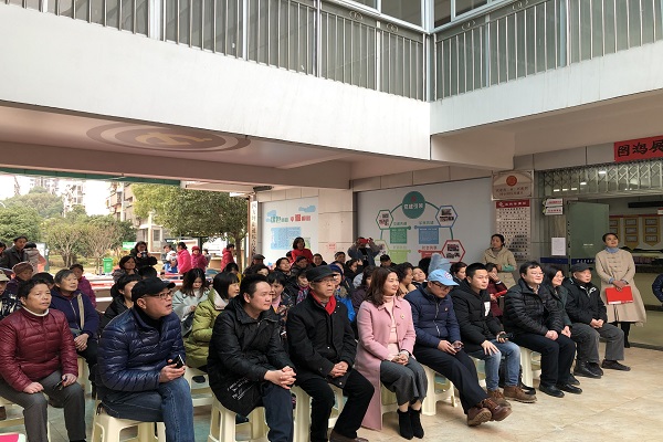 挥毫泼墨贺新春 幸福春联进万家——民进长