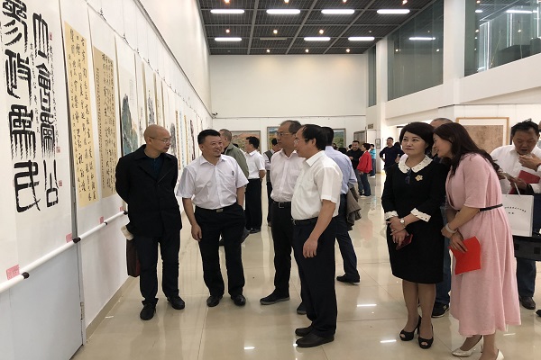 砥砺奋进六十年 携手挺进新时代——民进长