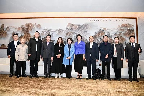 李平、李素娥出席会员企业承办的企业家峰会
