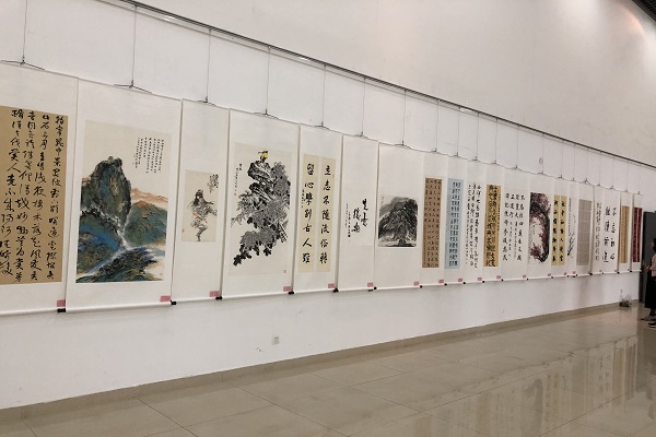 砥砺奋进六十年 携手挺进新时代——民进长